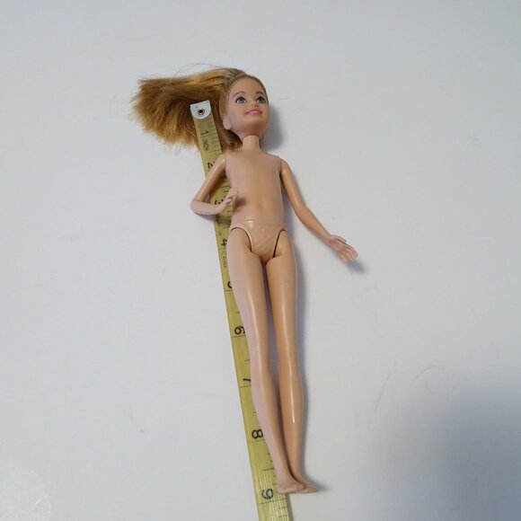Barbie It Takes Two Stacie Camping Fashion Doll Nude Brown Hair Mattel 2019 - Picture 5 of 5